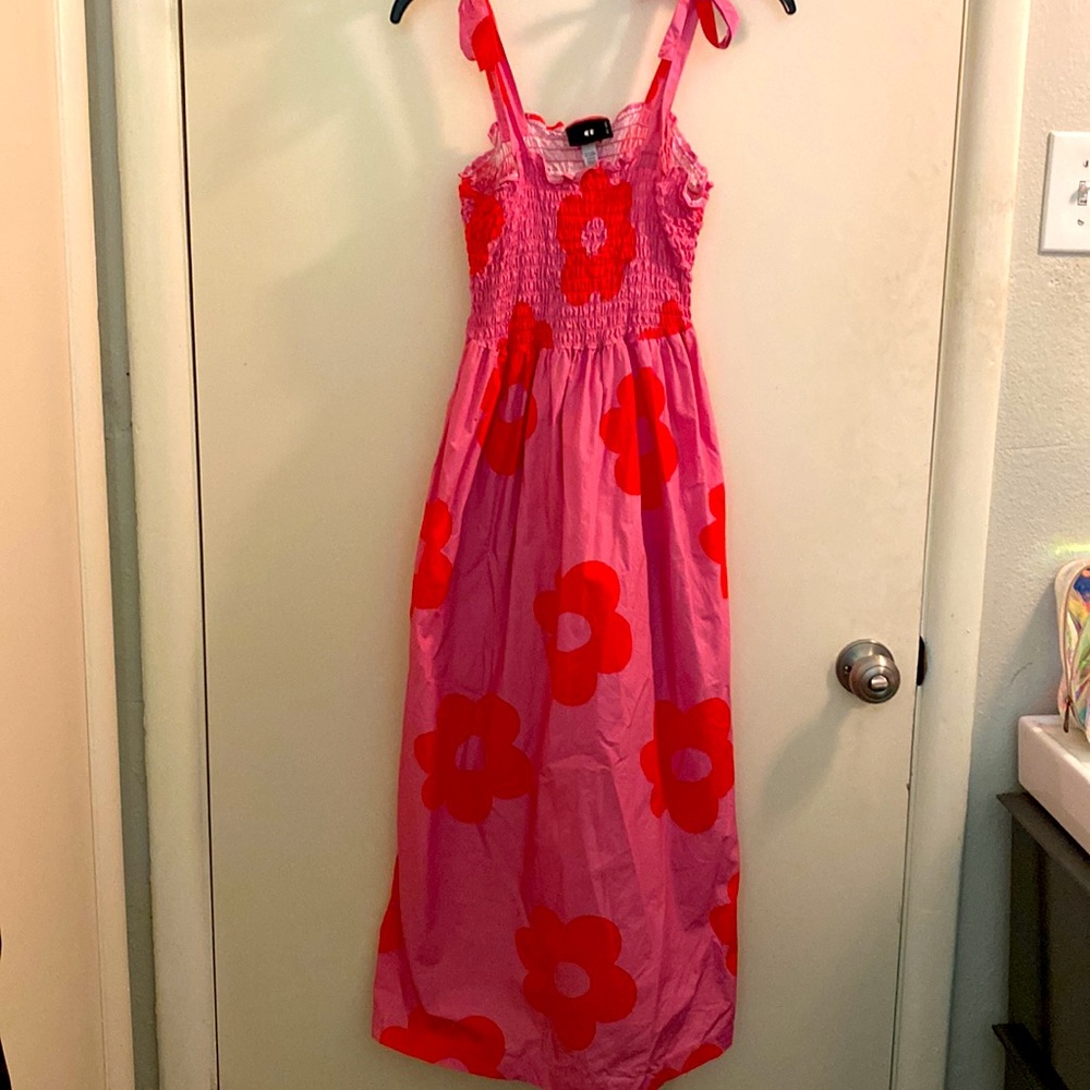 Pink and red floral smock midi dress - Lazy Oaf - Picture 2 of 3